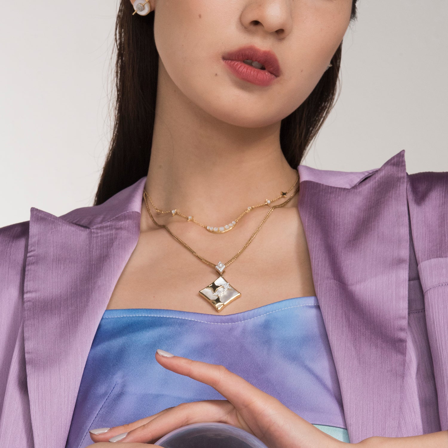 Queenie Mother Of Pearls Rhomboid Pendant In 18K Yellow Gold Vermeil