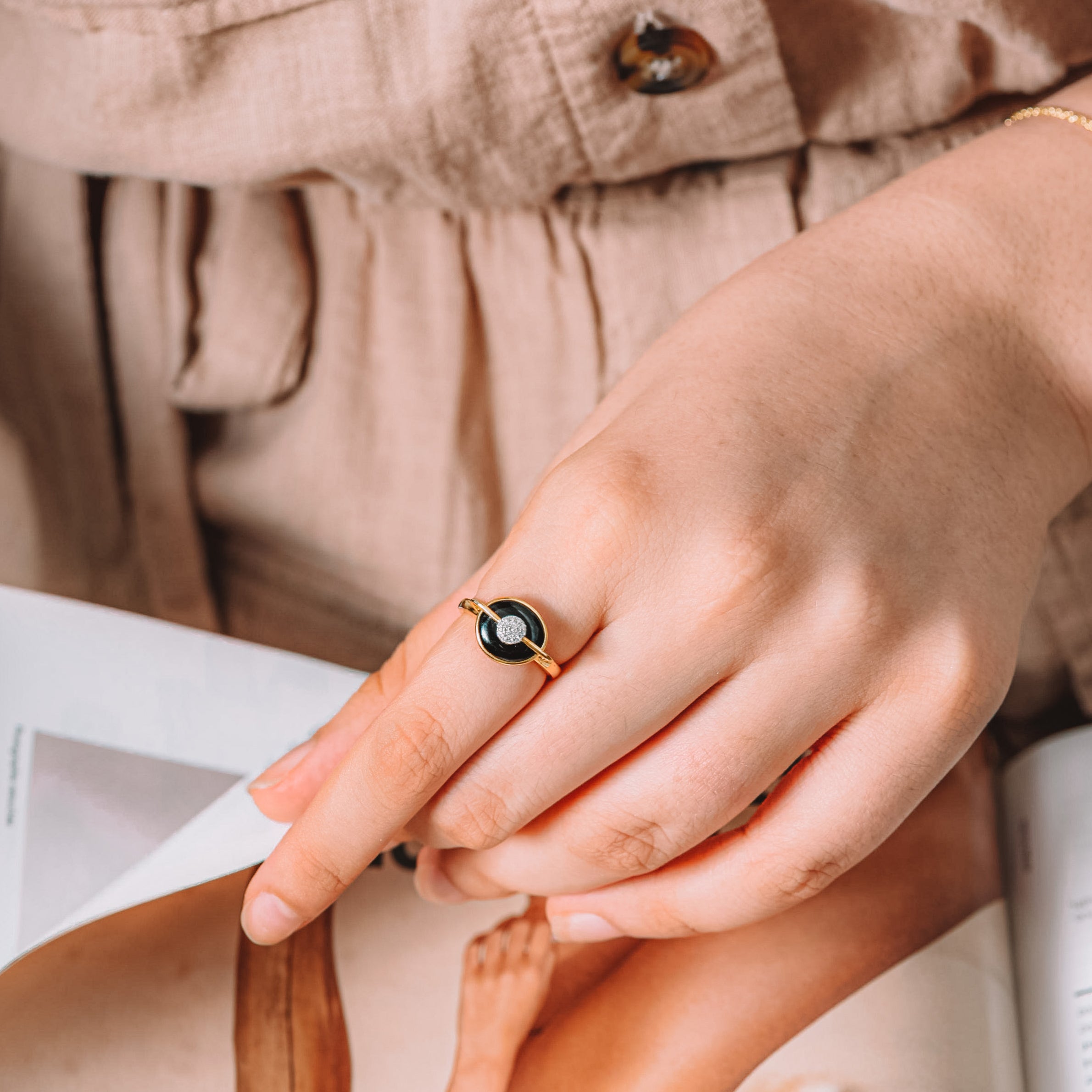 Womens black onyx ring yellow gold hot sale